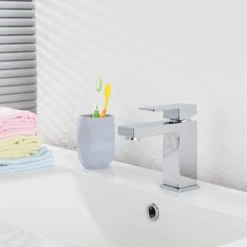 MADISON Single Hole Bathroom Faucet - F11123